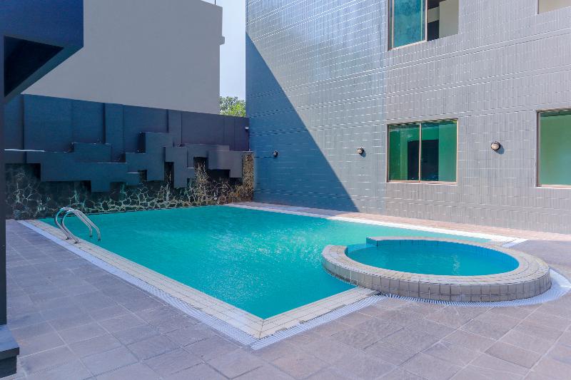 Super OYO Townhouse 2 Hotel Gunung Sahari - Havuz