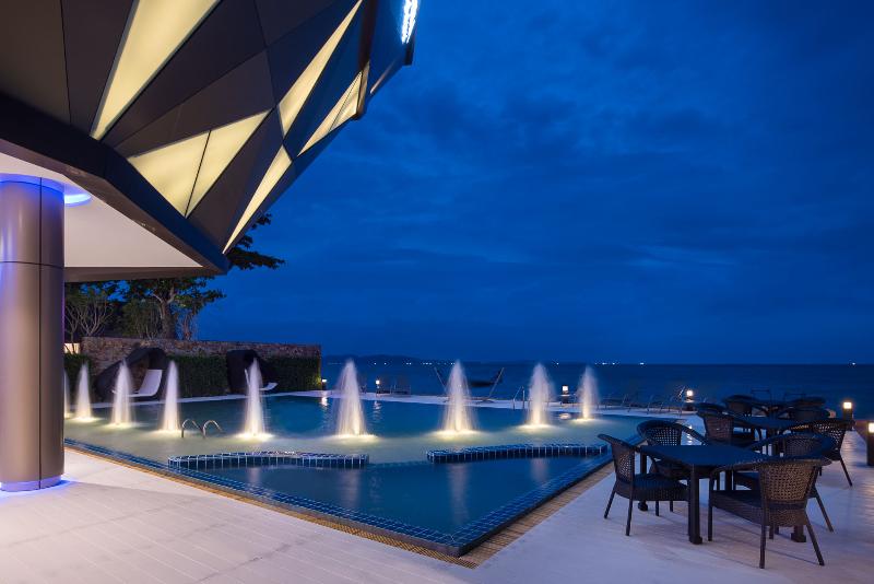 Rodina Beach Hotel - Havuz