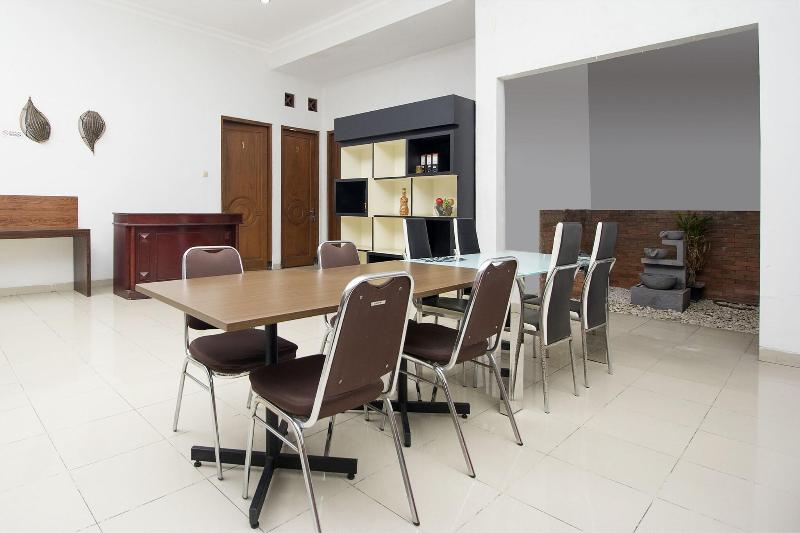 OYO 1061 Aliya Homestay - Lobi