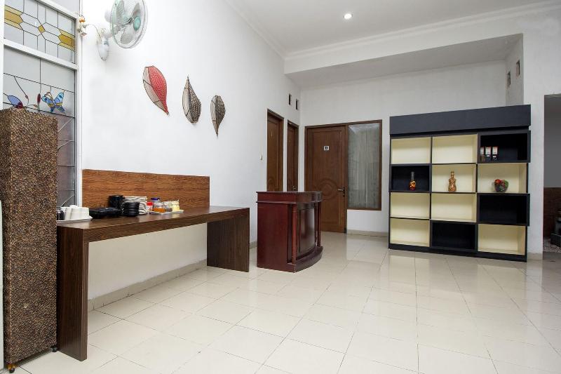 OYO 1061 Aliya Homestay - Lobi