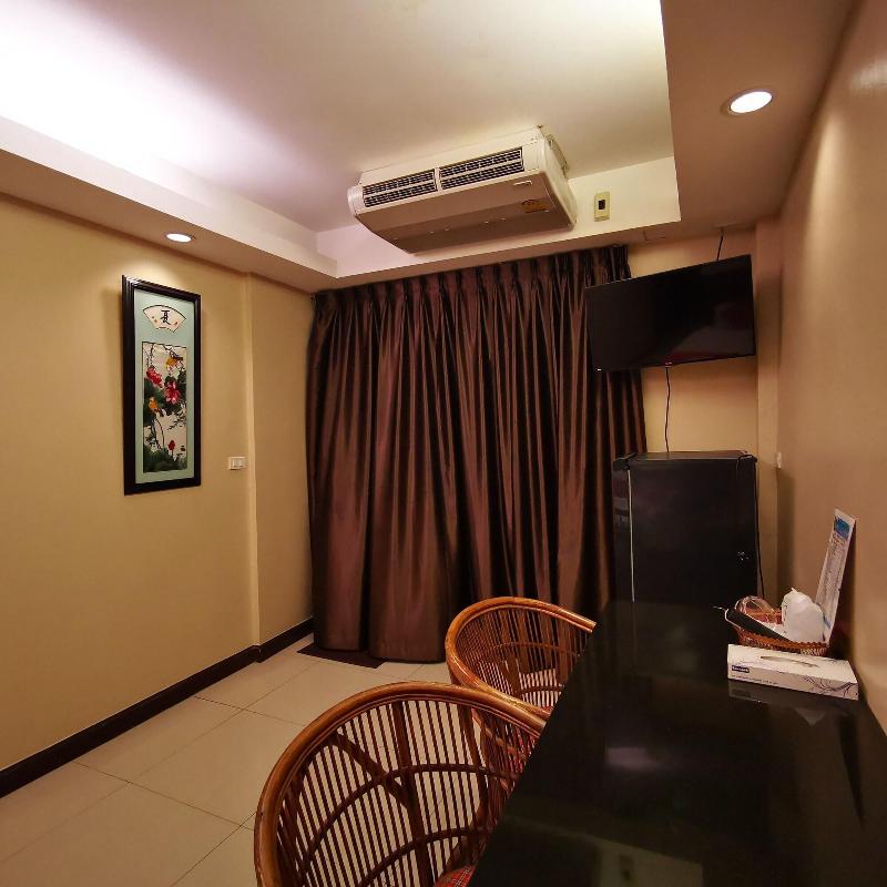 OYO 128 Kkinn South Pattaya Hotel - Oda