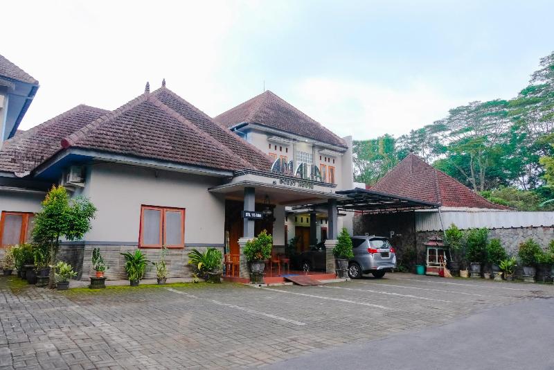 778 Guest House Amalia Malang - Genel