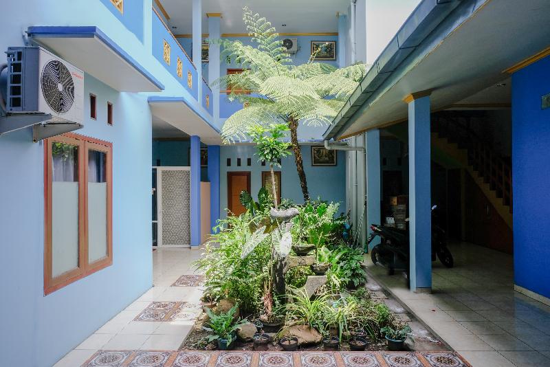 778 Guest House Amalia Malang - Genel