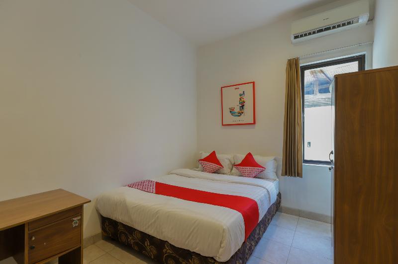 Super OYO 866 Idola Residence - Oda