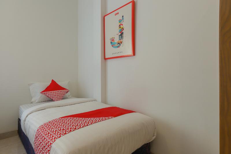 Super OYO 866 Idola Residence - Oda