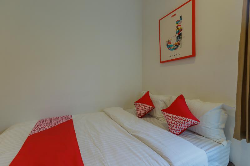 Super OYO 866 Idola Residence - Oda