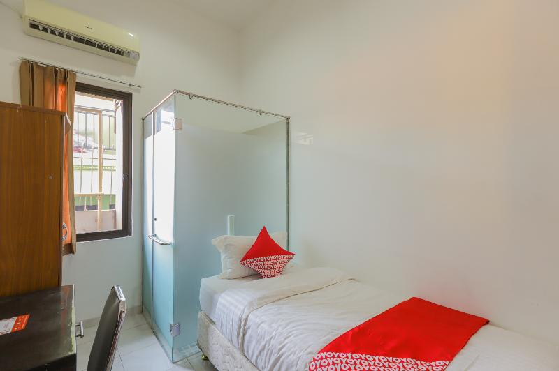 Super OYO 866 Idola Residence - Oda