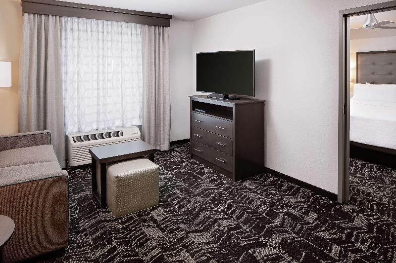 Homewood Suites By Hilton Ronkonkoma - Oda