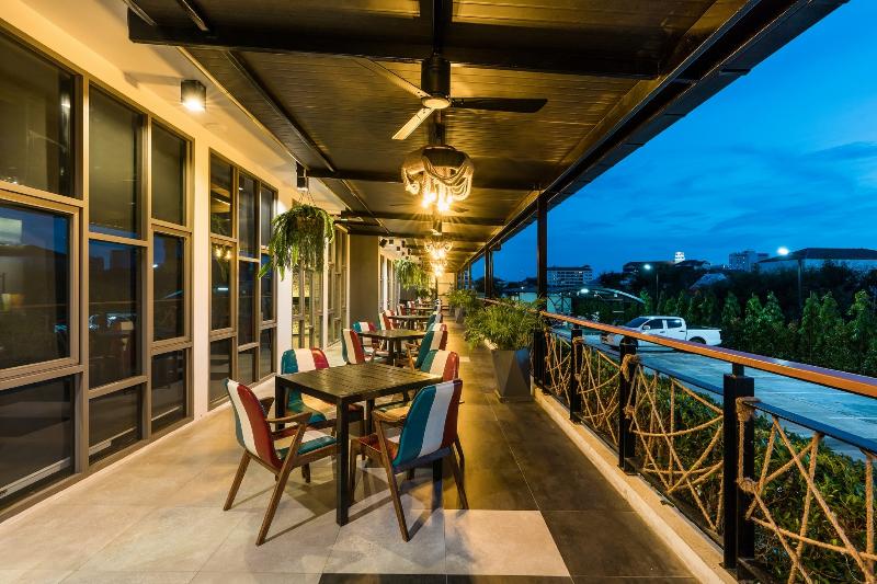 T Pattaya Hotel - Bar