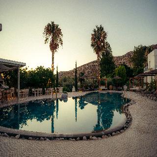 Caesars Gardens Hotel and Spa
