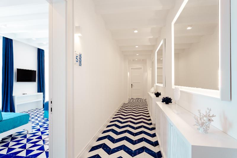 Maison Blu – Intimate Guesthouse - Lobi