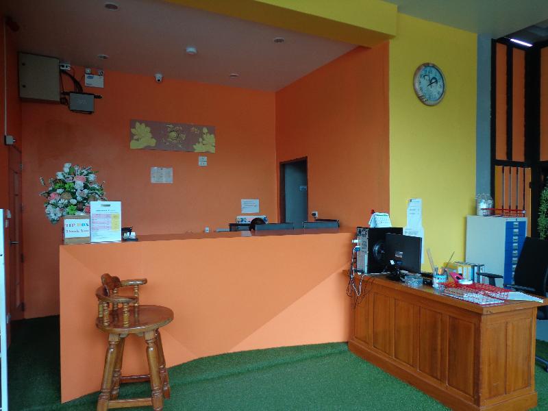 First And Frang Hotel - Lobi