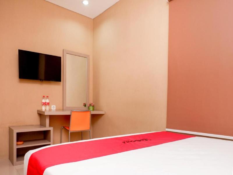 RedDoorz near Java Supermall Semarang - Oda