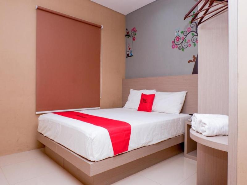 RedDoorz near Java Supermall Semarang - Oda