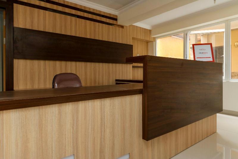 RedDoorz Plus near Palembang Square Mall - Lobi