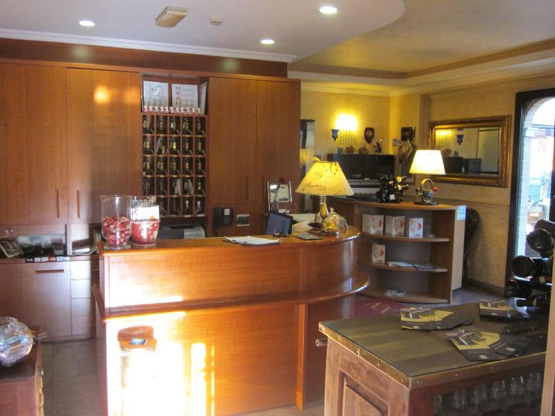 Euro House Inn Airport Hotel Residence - Lobi