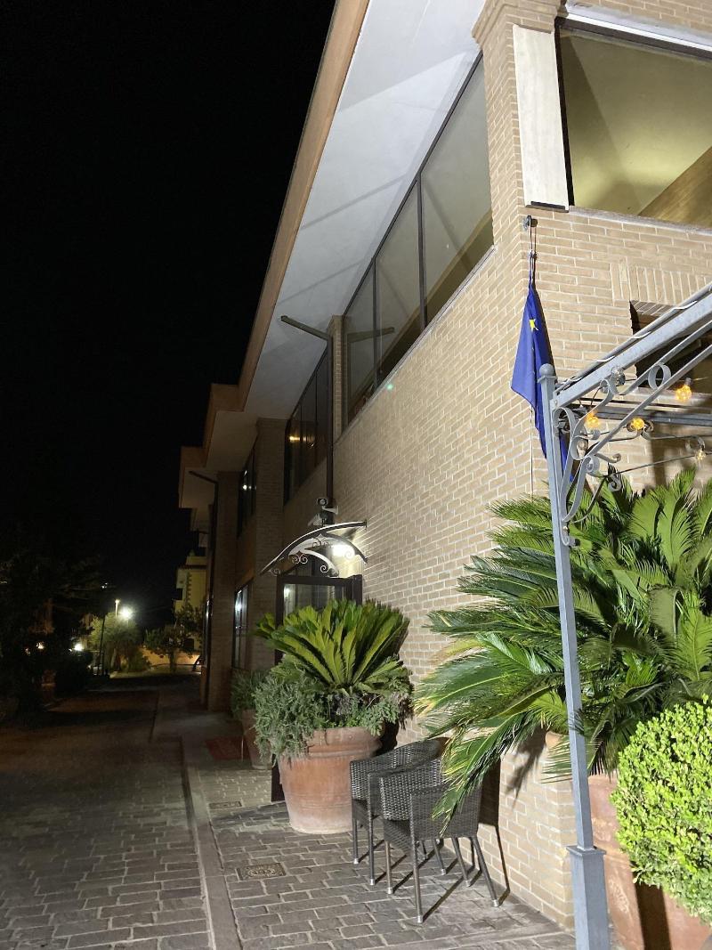 Euro House Inn Airport Hotel Residence - Genel