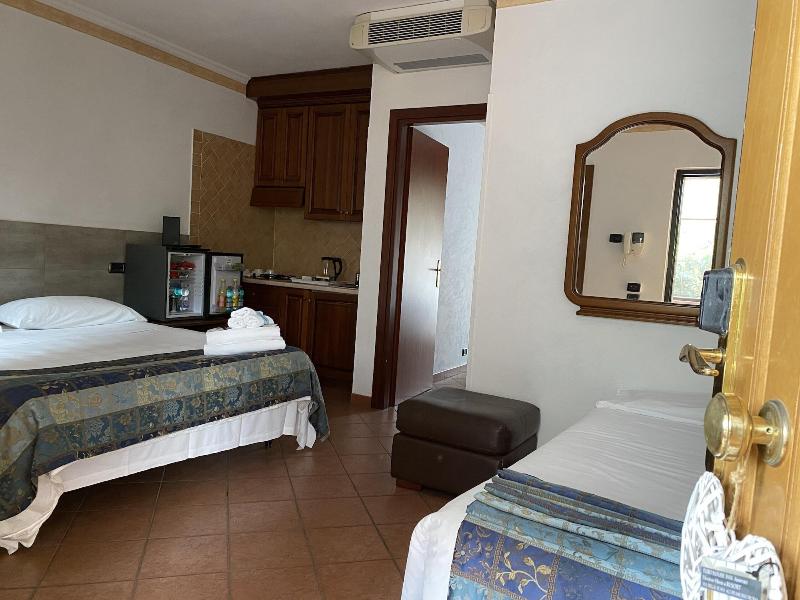 Euro House Inn Airport Hotel Residence - Oda