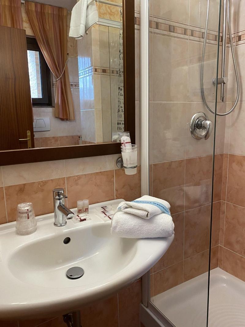Euro House Inn Airport Hotel Residence - Oda