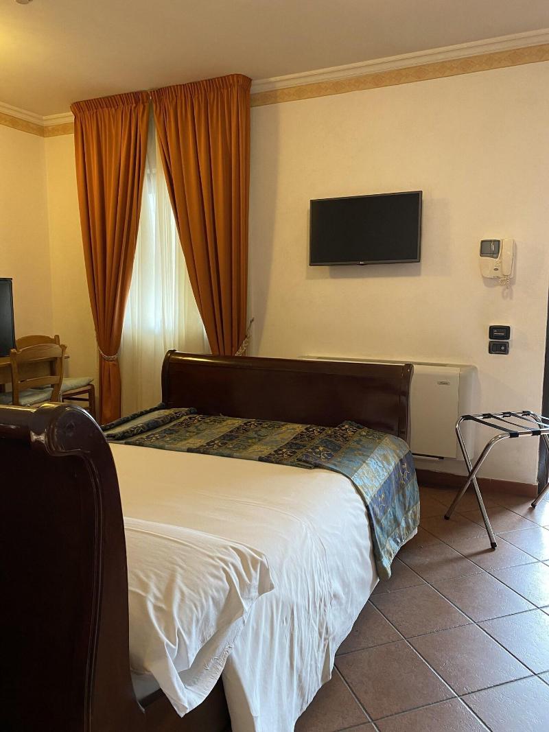 Euro House Inn Airport Hotel Residence - Oda