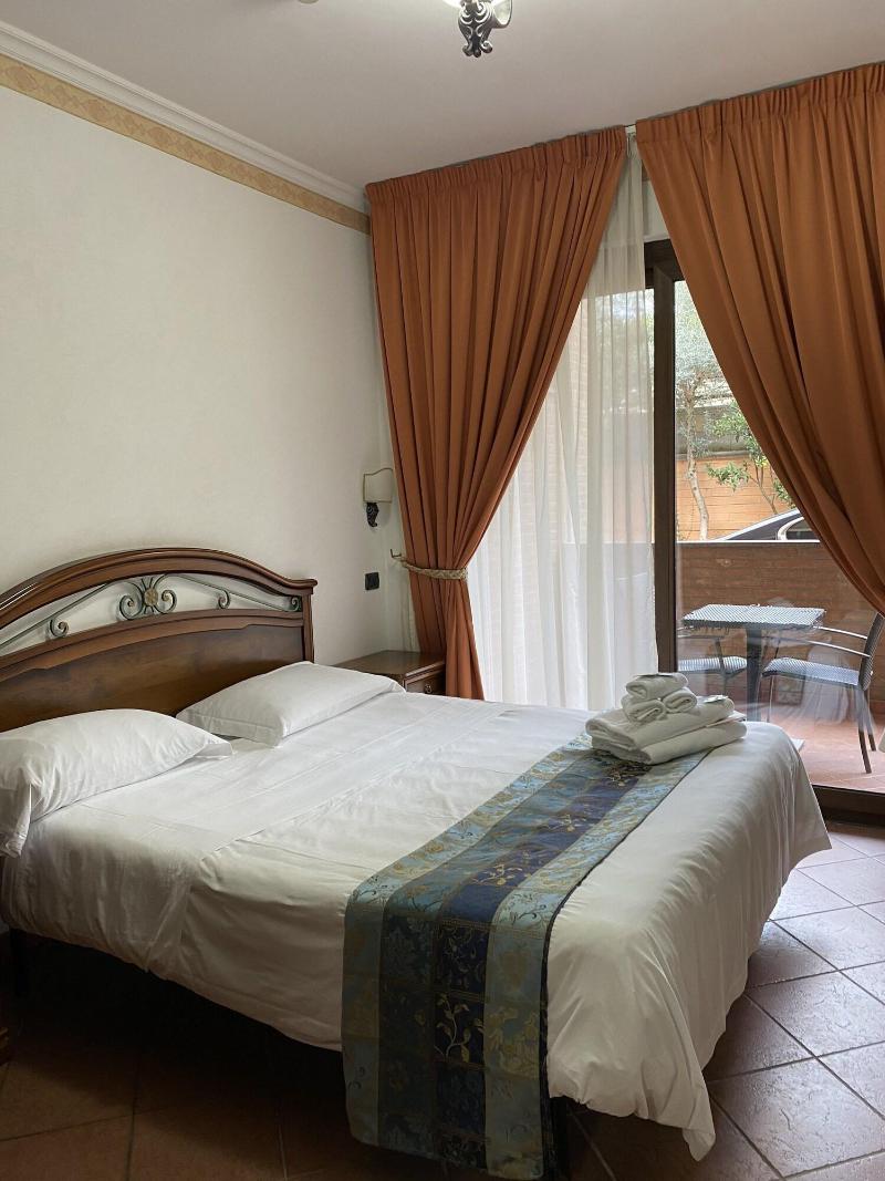 Euro House Inn Airport Hotel Residence - Oda