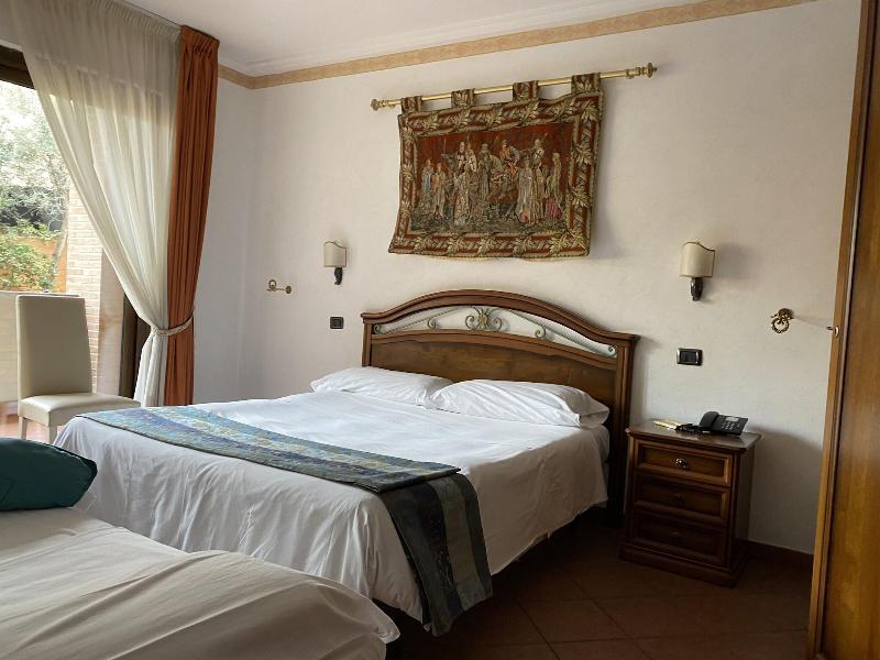 Euro House Inn Airport Hotel Residence - Oda