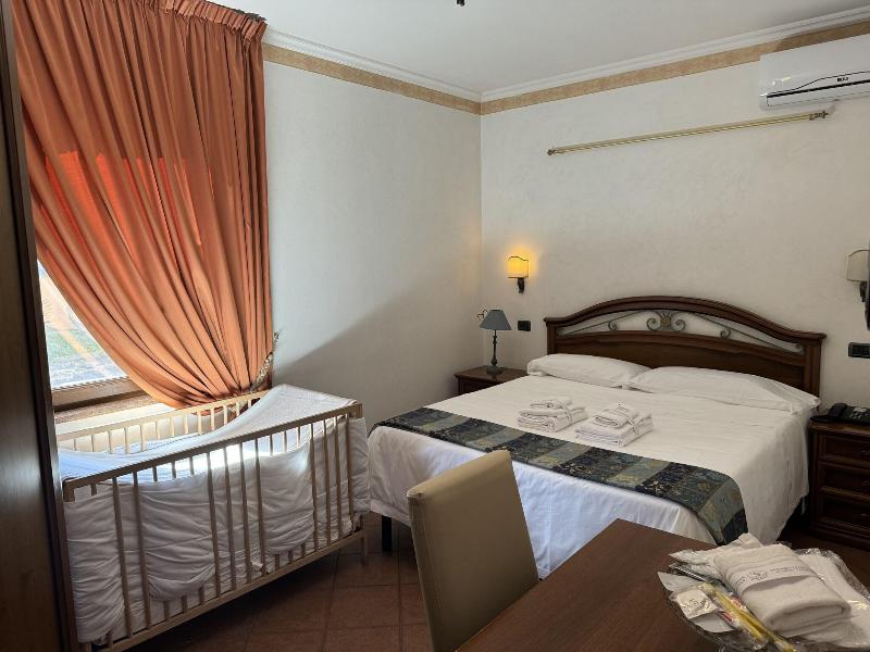 Euro House Inn Airport Hotel Residence - Oda
