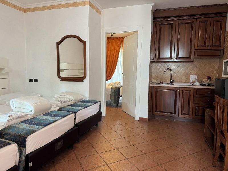 Euro House Inn Airport Hotel Residence - Oda