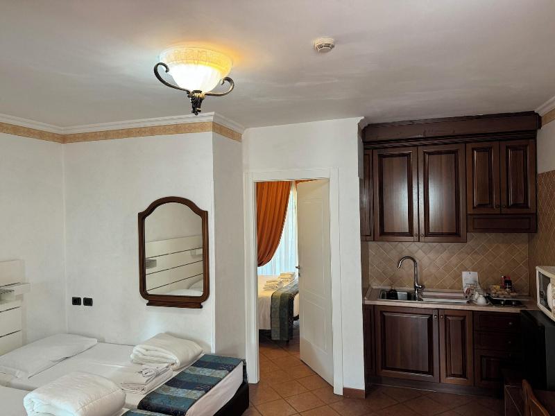 Euro House Inn Airport Hotel Residence - Oda