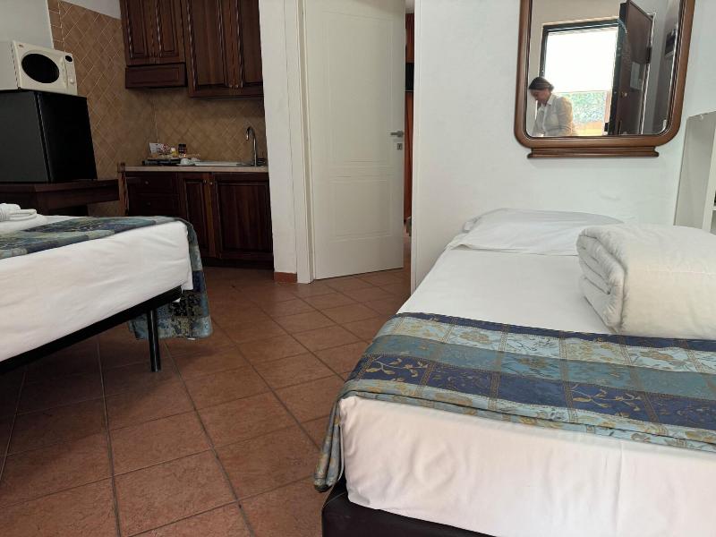 Euro House Inn Airport Hotel Residence - Oda