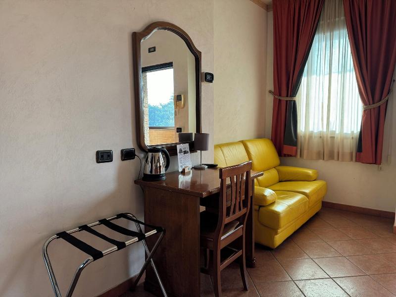 Euro House Inn Airport Hotel Residence - Oda