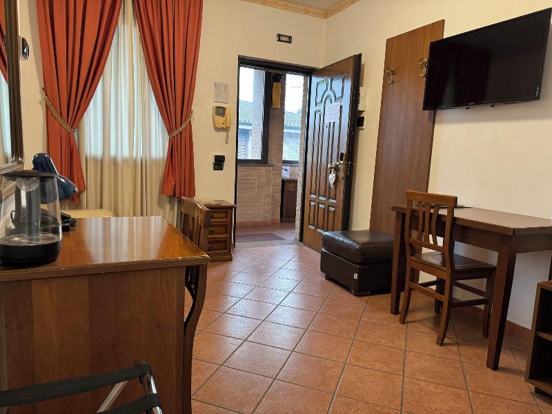 Euro House Inn Airport Hotel Residence - Oda