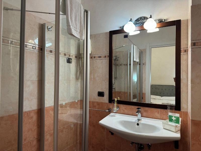 Euro House Inn Airport Hotel Residence - Oda