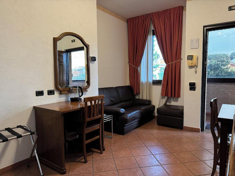 Euro House Inn Airport Hotel Residence - Oda