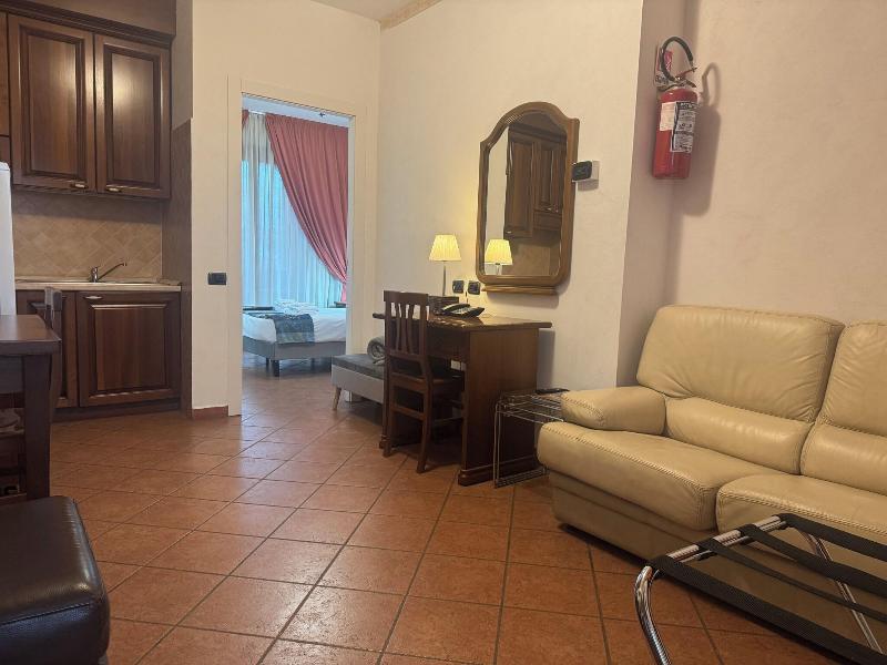 Euro House Inn Airport Hotel Residence - Oda