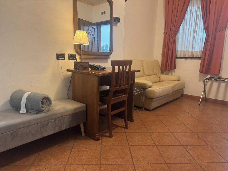 Euro House Inn Airport Hotel Residence - Oda
