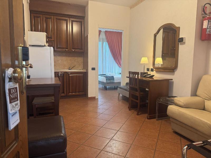 Euro House Inn Airport Hotel Residence - Oda