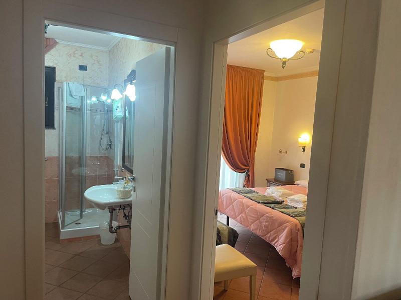 Euro House Inn Airport Hotel Residence - Oda