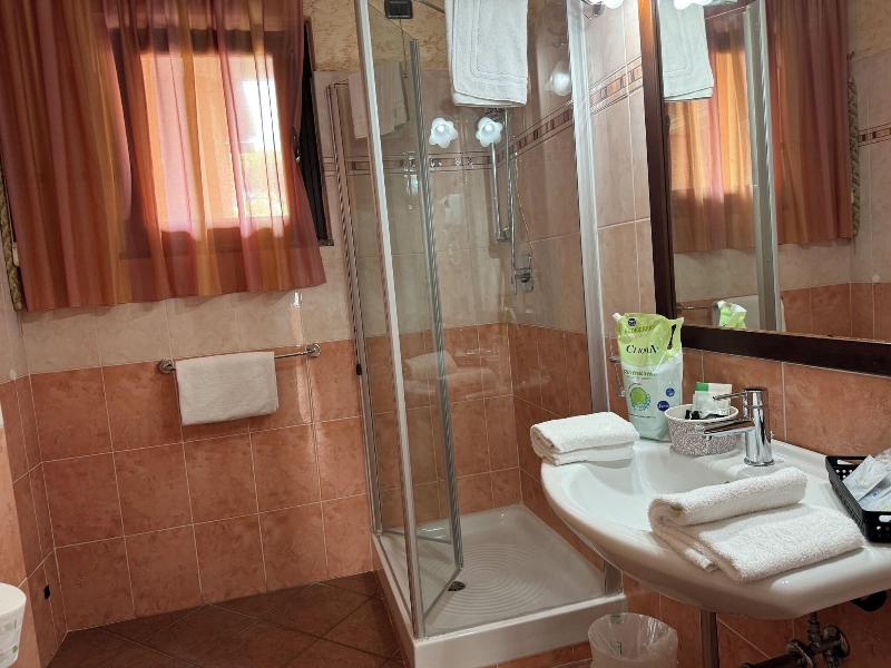 Euro House Inn Airport Hotel Residence - Oda