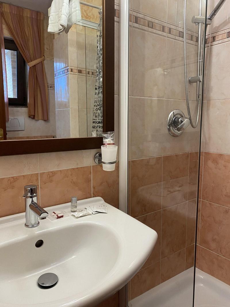 Euro House Inn Airport Hotel Residence - Oda