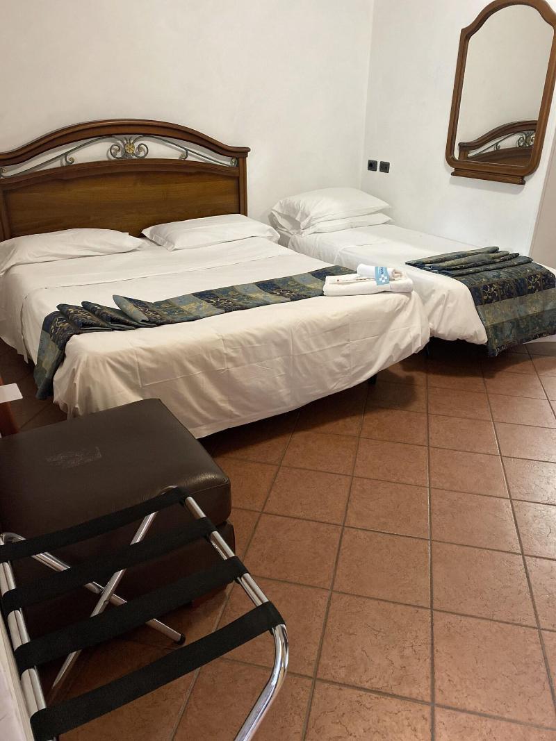 Euro House Inn Airport Hotel Residence - Oda