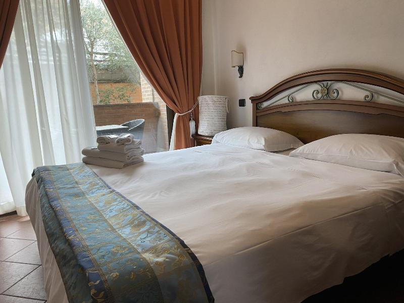 Euro House Inn Airport Hotel Residence - Oda