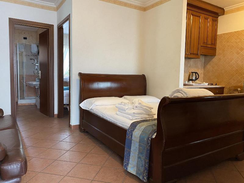 Euro House Inn Airport Hotel Residence - Oda