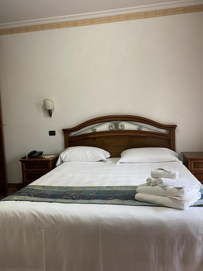 Euro House Inn Airport Hotel Residence - Oda