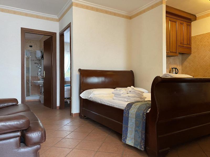 Euro House Inn Airport Hotel Residence - Oda