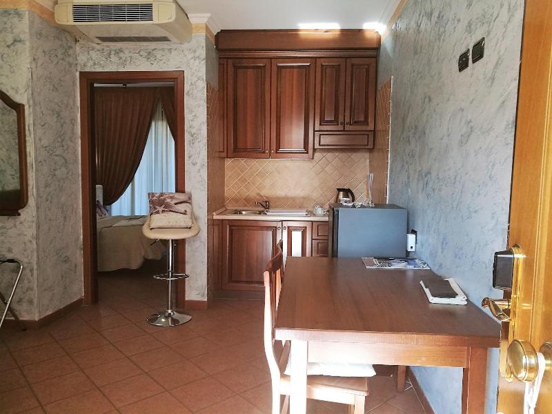 Euro House Inn Airport Hotel Residence - Oda