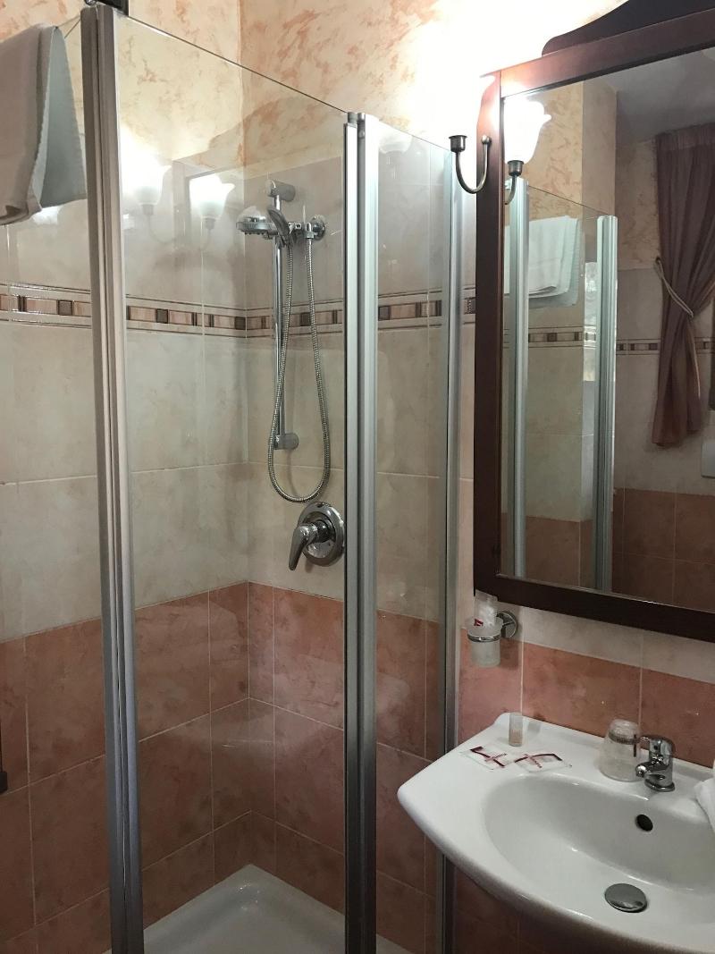 Euro House Inn Airport Hotel Residence - Oda