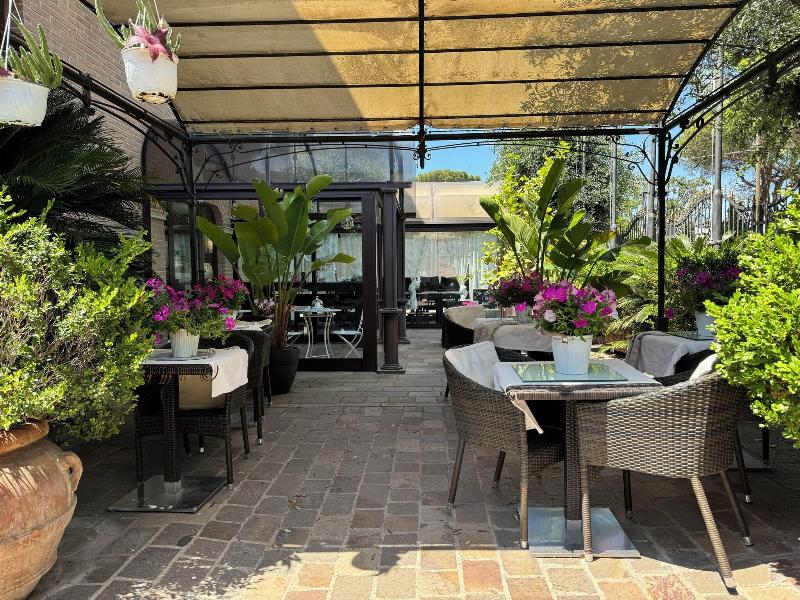 Euro House Inn Airport Hotel Residence - Teras