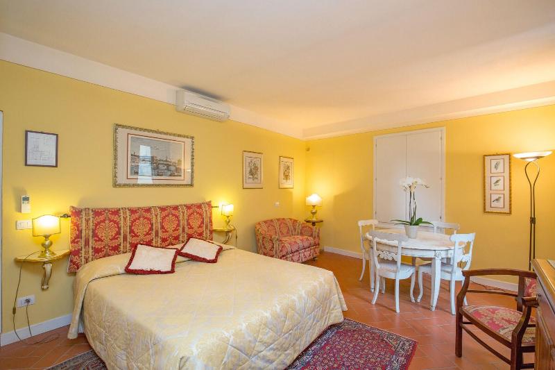 La Casa Del Garbo Luxury Rooms Suite - Oda