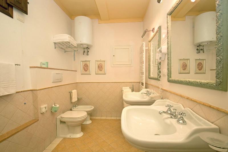 La Casa Del Garbo Luxury Rooms Suite - Oda